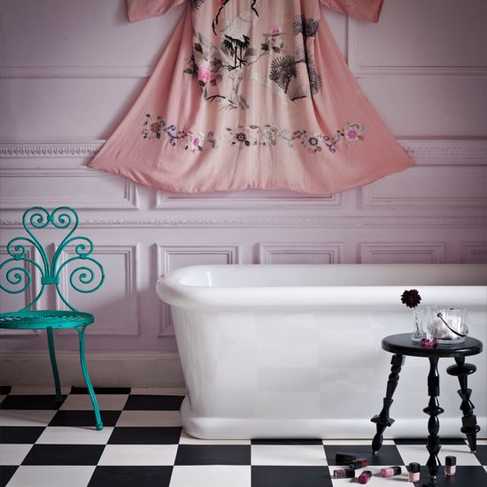 Glamorous-pink-bathroom